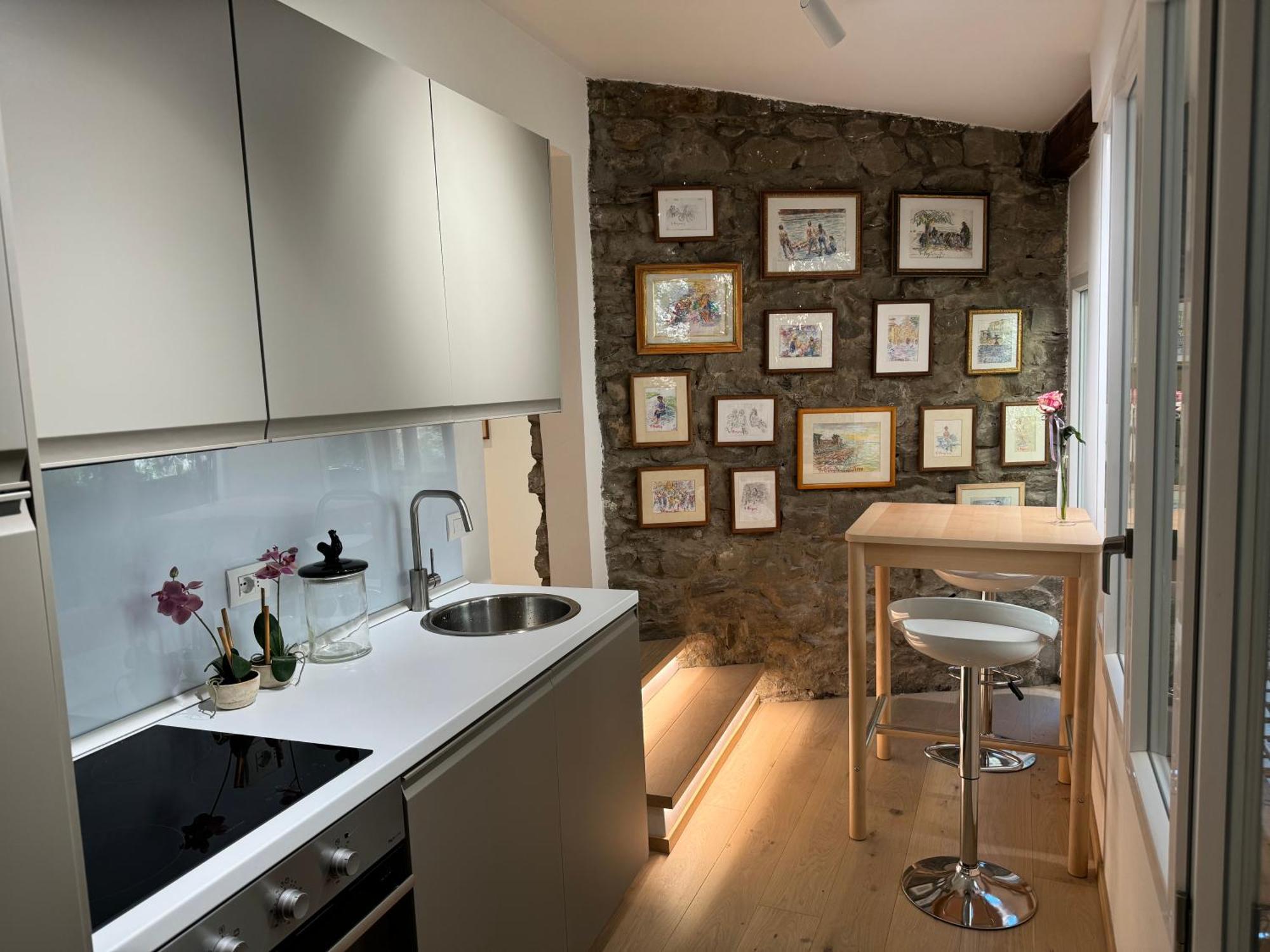 Rock Apartment *